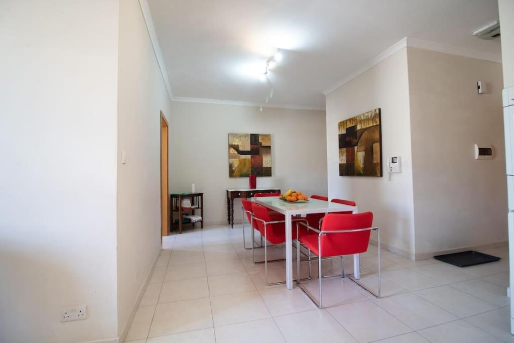 Modern Apt In The Heart Of Maltese Nightlife San Ġiljan Exterior foto