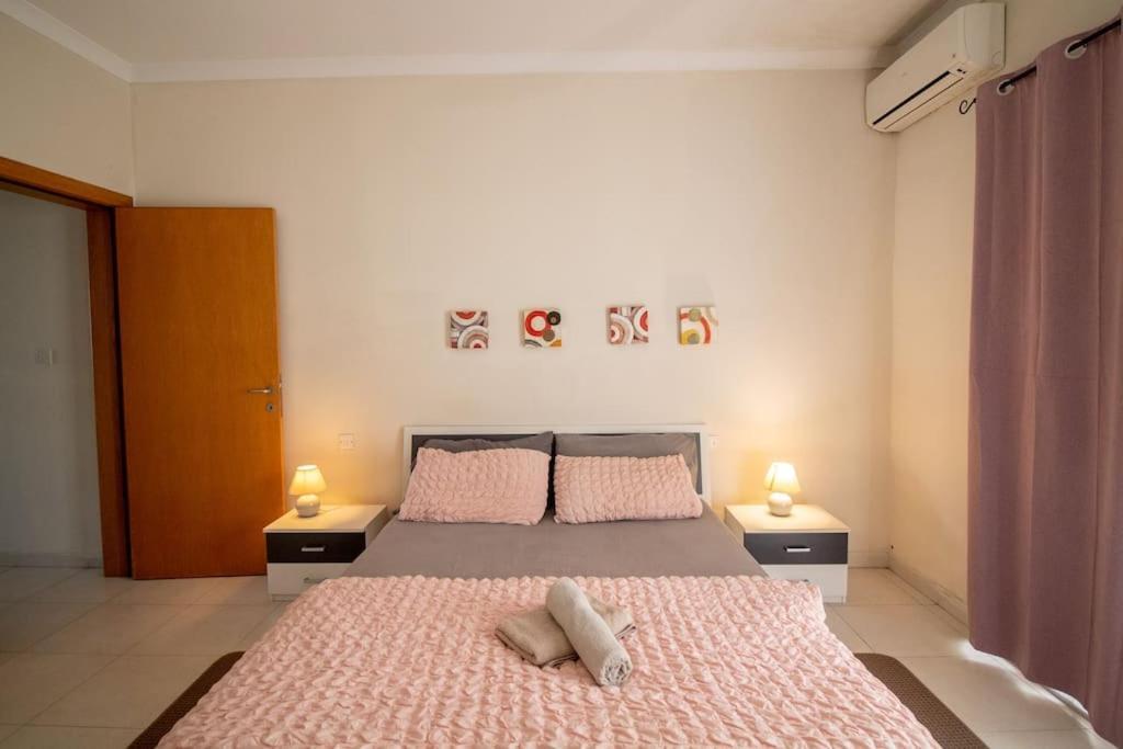 Modern Apt In The Heart Of Maltese Nightlife San Ġiljan Exterior foto