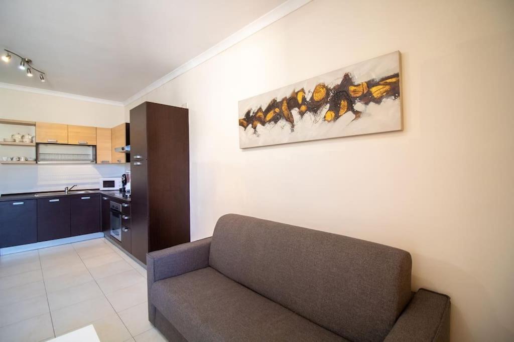 Modern Apt In The Heart Of Maltese Nightlife San Ġiljan Exterior foto