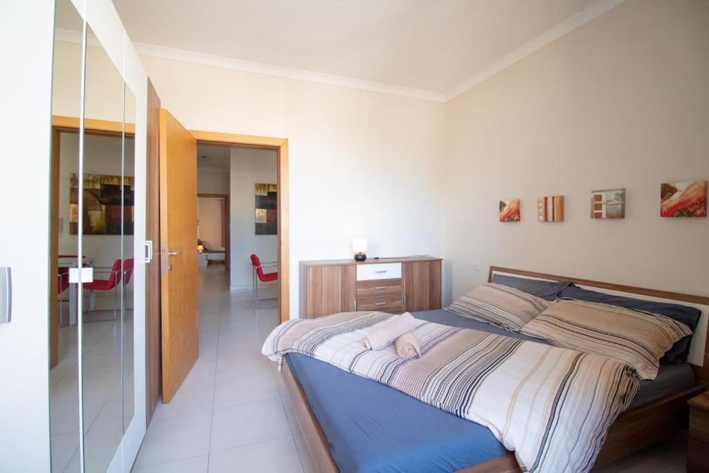 Modern Apt In The Heart Of Maltese Nightlife San Ġiljan Exterior foto