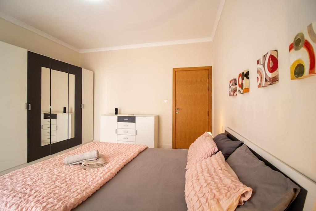 Modern Apt In The Heart Of Maltese Nightlife San Ġiljan Exterior foto